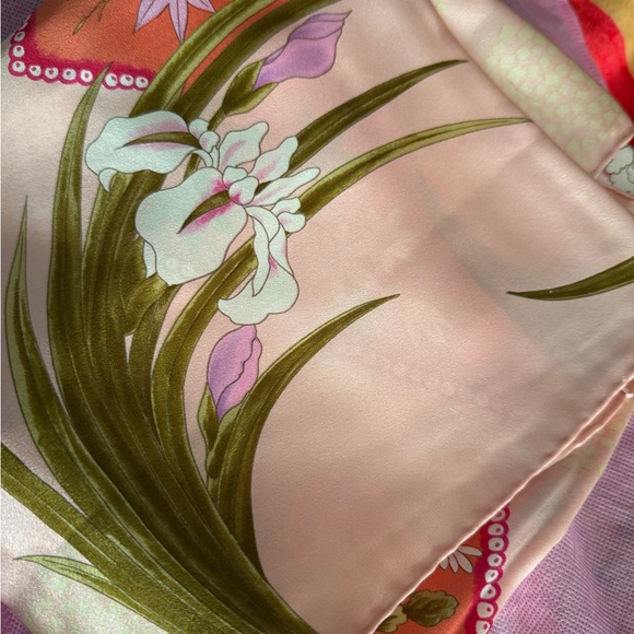 Emanuel Ungaro 100% silk scarf - Picture 5 of 5